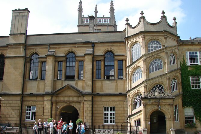 1.5-hour Oxford City and University Walking Tour - Guide impact: why names like Simon, Jonathan, Jane, and Serge show up