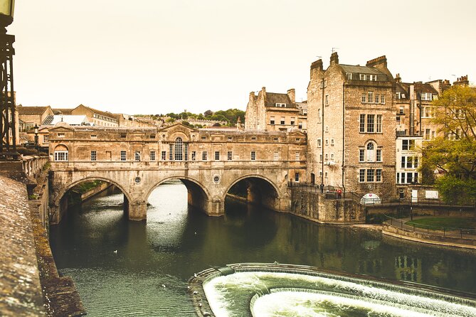 2-Day Windsor, Stonehenge, Bath & Oxford Tour Including Admission - Cotswolds time at Castle Combe: photos first, social life second