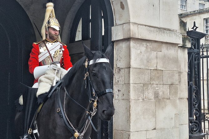 2 Hour Walking Tour from Buckingham Palace to Big Ben - Buckingham Palace Time: Ceremonies Are the Big Payoff