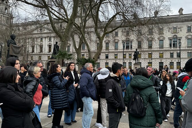30 Major London Attractions Walking Tour With Photos - Buckingham Palace and the guard changing moment, if your day matches