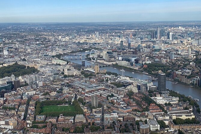35 minute London Sightseeing Flight for 2 with Champagne - The aircraft and the weight factor you must plan for