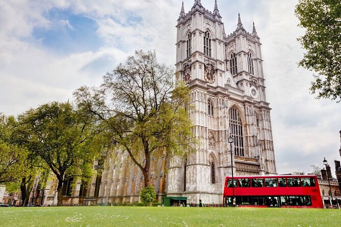 4-Hour Private Guided Tour of London on a Classic Itinerary - Trafalgar Square via The Mall: from royal scenery to London’s public square