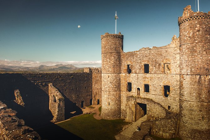 5-Day Discover Wales Small-Group Tour from London - Day 2: Snowdonia-Eryri, Beddgelert legend, and Harlech Castle views