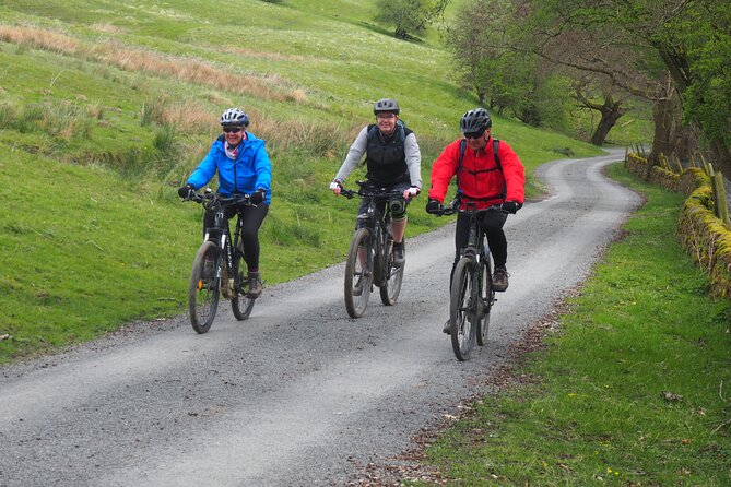 6hr Small Group Peak District eBike Tour - Chatsworth House grounds and Edensor Village, without the full-day commitment