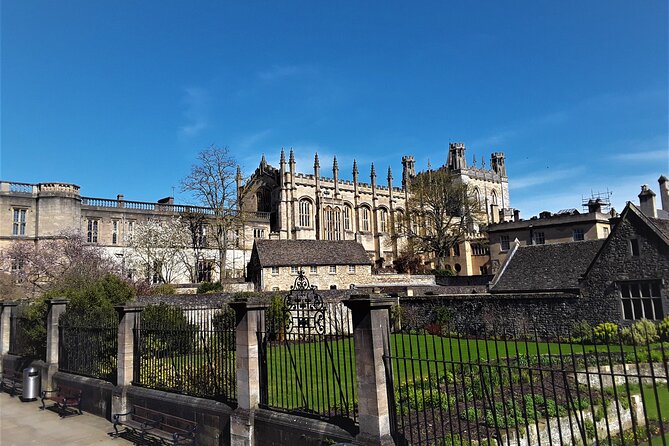 90 Minute Classic Walking Tour of Oxford - Queens Lane, haunted streets, plague pits, and the final loop back