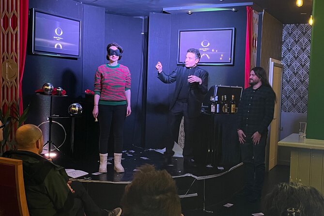 90 Minute Family Close-Up Magic and illusionism Show in Blackpool - Finding the venue, planning dinner, and using the bar well