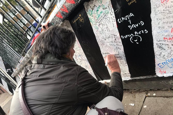 A Beatles London taxi tour and sightseeing experience - Montagu Square: spotting the homes tied to Ringo, Paul, John, and Yoko