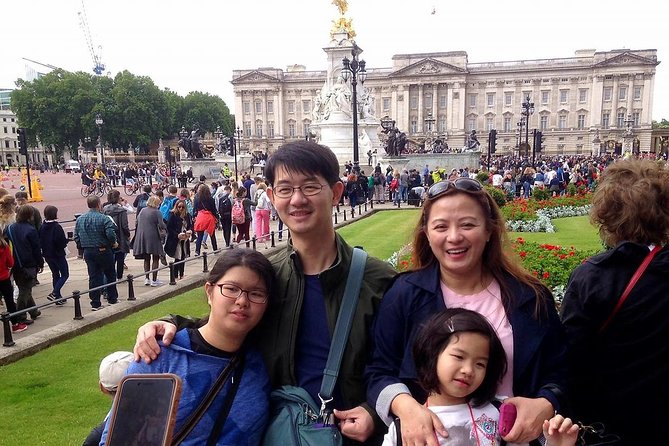 A Royal London Private Taxi Tour - Buckingham Palace: royal generations and best viewpoint photos