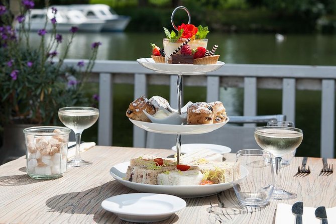 Afternoon Tea Sightseeing River Cruise in Oxford - Skippers and Live Commentary: Stories That Make the Sights Click