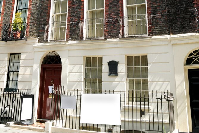 American Heritage in London 4 Hour Private Tour in a Black Cab - Driving All Hallows by the Tower, the church thread you can’t miss