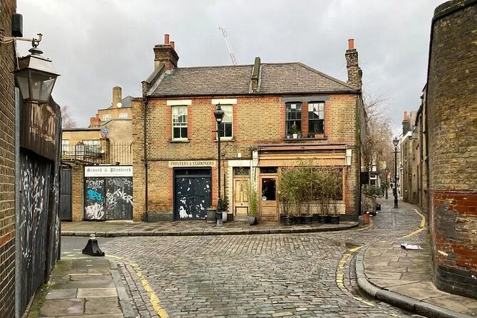 Authentic London Sunday Markets with a Londoner - Brick Lane: vintage, thrift, and a top bagel stop