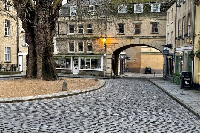 BATH: 2-Hour Bath Walking Tour of Bridgerton Filming Locations - Saw Close and Beaufort Square: Bath’s theater quarter energy