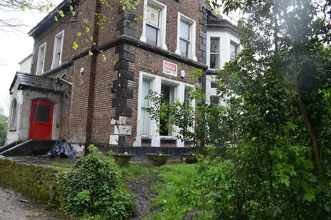 Beatles City Taxi Tours (3 hour duration) - Stop 1: Penny Lane, the song spot you can stand in