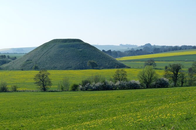 Bespoke private tours of Stonehenge and Avebury by car with local guide - Old Sarum and Salisbury Cathedral: medieval layers that explain the present