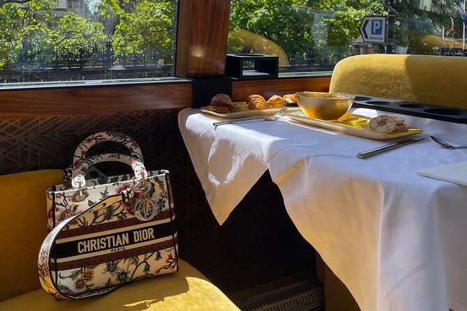 Best of London by LE GRAND - London's Luxury Bus Tour - Trafalgar Square, Piccadilly Circus, Soho, and Chinatown