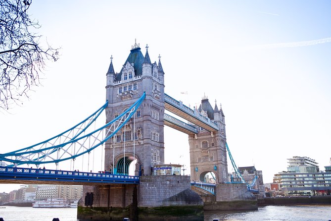 Black Taxi Tour of London: Classic Sightseeing Bespoke & Fun - Westminster Abbey and Trafalgar Square: Monarchs to the City Center