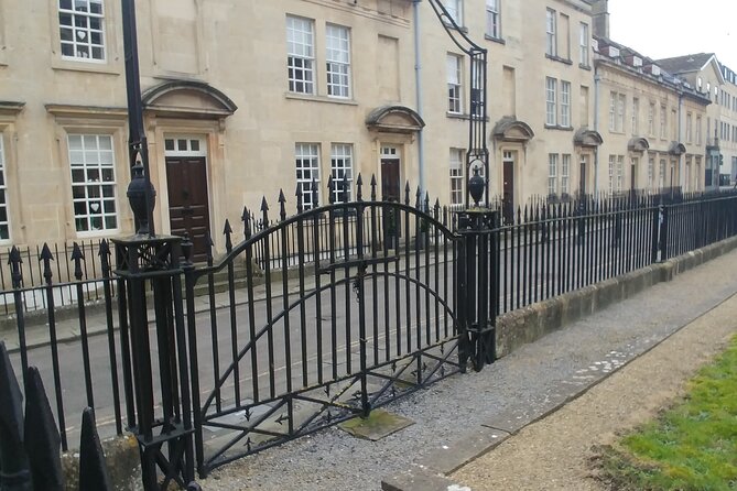 Bridgerton Walking Tour of Filming Locations & Storylines - Bath - Modiste to Covent Garden: dressing drama on a real street corner
