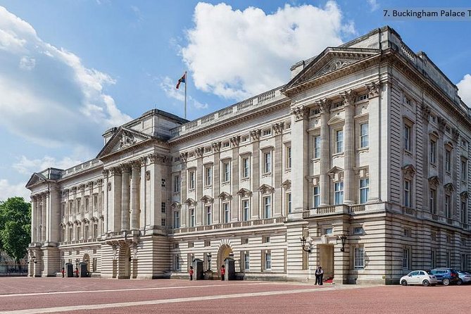 British Royal 3 Hour Walking Tour! - Trafalgar Square: Nelson’s Column and a classic photo reset