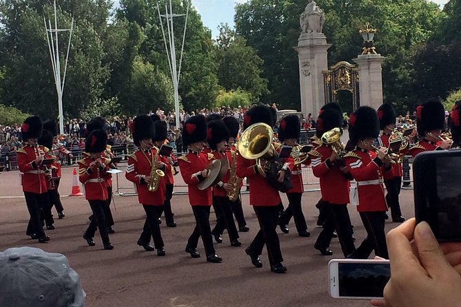 British Royalty walking tour including The Changing Of The Guard! - Group Size and Guide Style: Why Sandra and James Got Mentioned