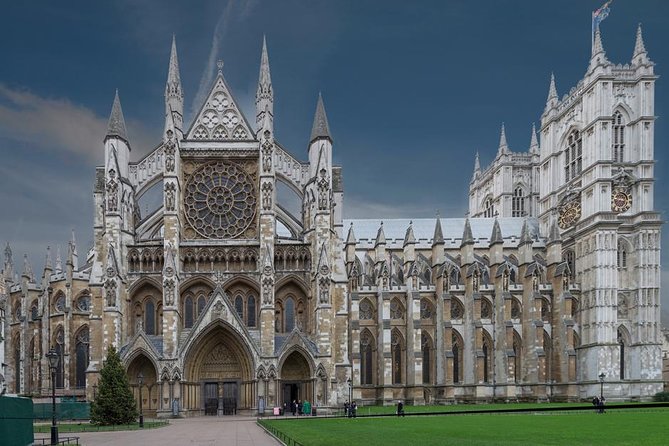 British Royalty & Westminster Abbey Tour - Buckingham Palace and Green Park: the royal postcard, done right