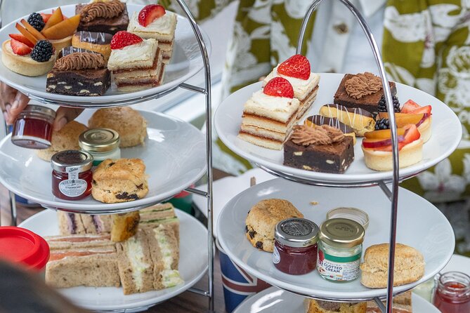 Buckingham Palace & Afternoon Tea Sightseeing Tour with PG Tips - Key highlights to know before you go