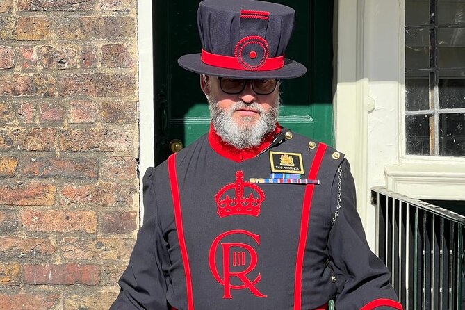 Buckingham Palace, Change the Guard & Crown Jewels Tour - Buckingham Palace Exterior Stop: Best Use of Your 30 Minutes