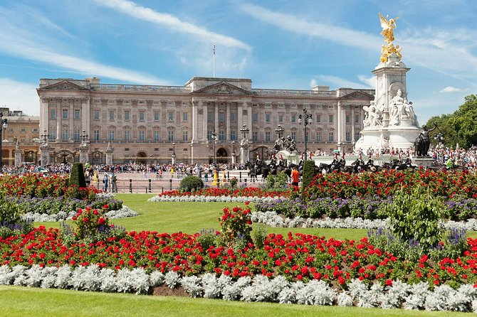 Buckingham Palace Entrance Ticket & Changing of the Guard Tour - Weather and ceremony changes: how to stay calm if plans shift