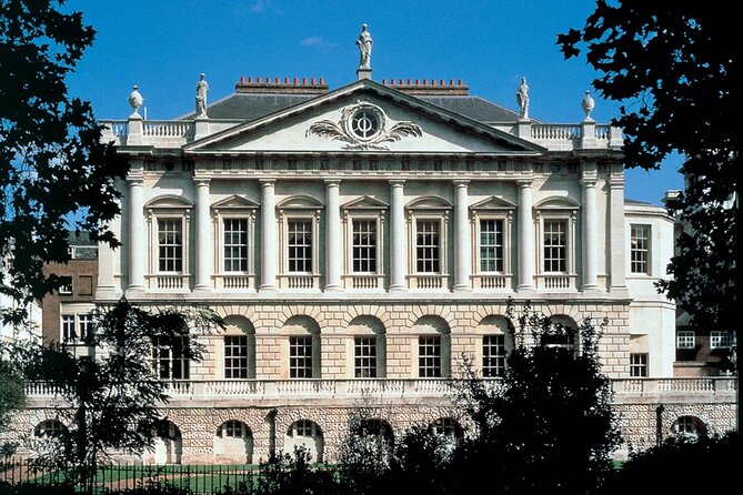 Buckingham Palace, St James Palace & Tea at Kensington Palace - Royal Albert Hall and Albert Memorial: Culture and Mourning in the Same Breath