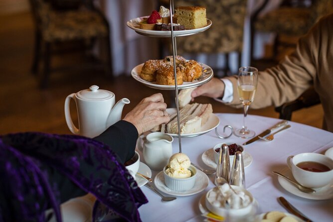 Buckingham Palace, St James Palace & Tea at Kensington Palace - Spencer House and Clarence House: Big Names, Smaller Footprints