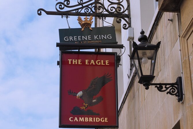 Cambridge Famous Alumni Quest Experience - Stop-by-stop: from The Guildhall clues to Trinity College views