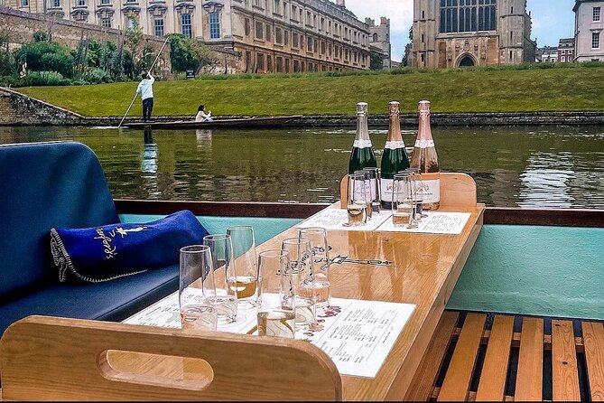 Cambridge - Shared Punting Tour - The Guides: Funny, Fast, and Packed With Stories