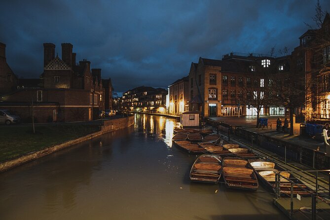 Cambridge University Ghost Tour by Alumni™ - Cambridge Market Square, executions, and why the past leaves fingerprints