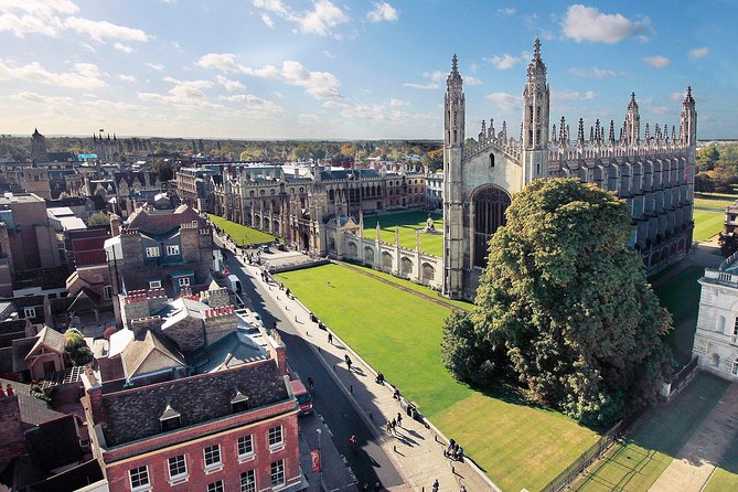 Cambridge University Walking Tour by Alumni™ Kings College Option - Trinity versus St John’s: rivalry, alumni fame, and river beauty