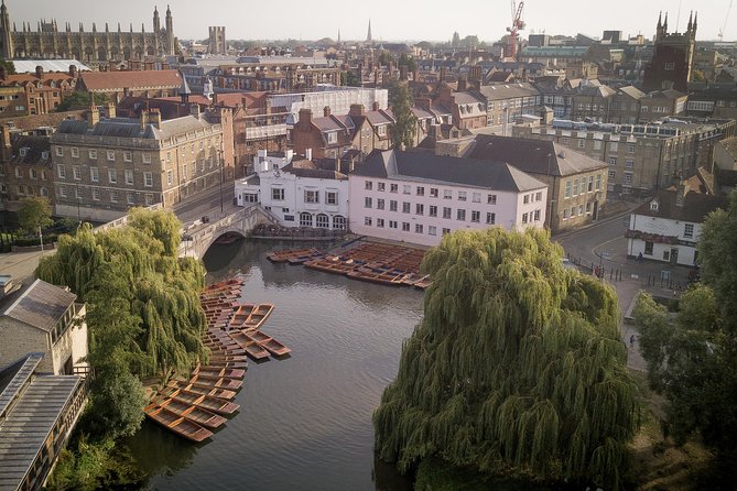 Cambridge Walking & Punting Tour by Alumni™ King’s College Option - How the guide style affects your day (and why small details matter)