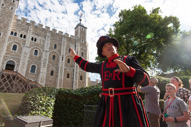 Changing of Guards, Big Ben, Tower of London, Beefeaters & Cruise - Thames River cruise: the breather between crowds and castles