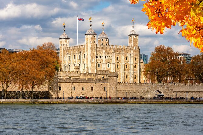 Changing of Guards, Big Ben, Tower of London, Beefeaters & Cruise - The Tower of London: fast access, Beefeater stories, then you explore