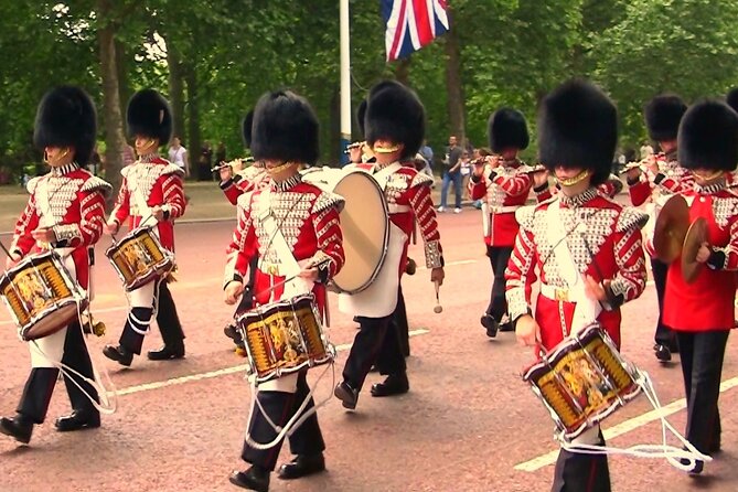 Changing of the Guard & Buckingham Palace Guided Tour Small Group - Stop 3: Buckingham Palace, the ending moments and the walk-in payoff