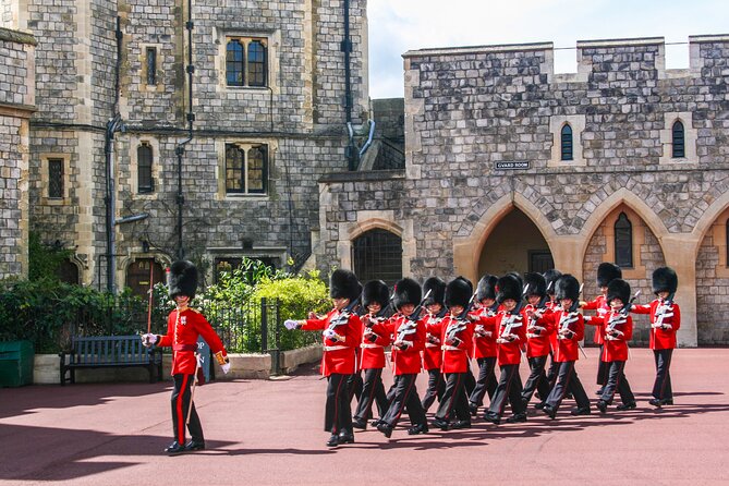 Changing of the Guard Guided Tour at Buckingham Palace - Weather realities and the wet change you should plan for