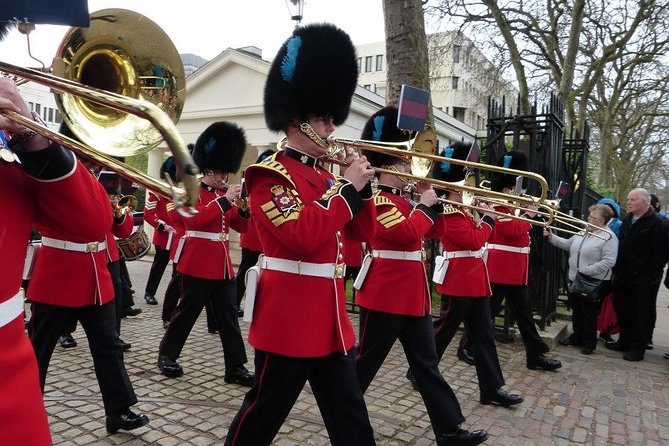 Changing of the Guard Guided Walking Tour in London - St. James’s Palace stop: outside views and the waiting moment