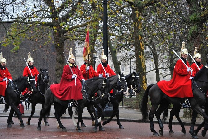 Changing of the Guard Guided Walking Tour in London - Pace, steps, and crowd control: the practical stuff that decides your mood
