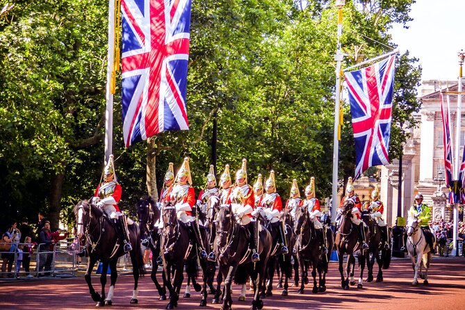 Changing of the Guard Walking Tour - Horse Guards Parade at Whitehall: The Ceremony Rhythm You Can See