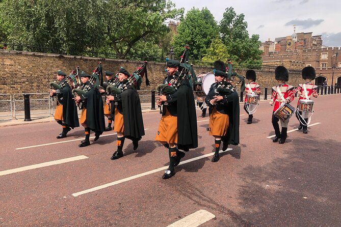Changing of the Guard Walking Tour - Guides Matter More Than You Think, and It Shows