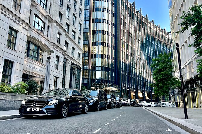 Chauffeur limo Services Heathrow Airport To/From anyLondon Hotel - Why a private Heathrow transfer feels different than taxis