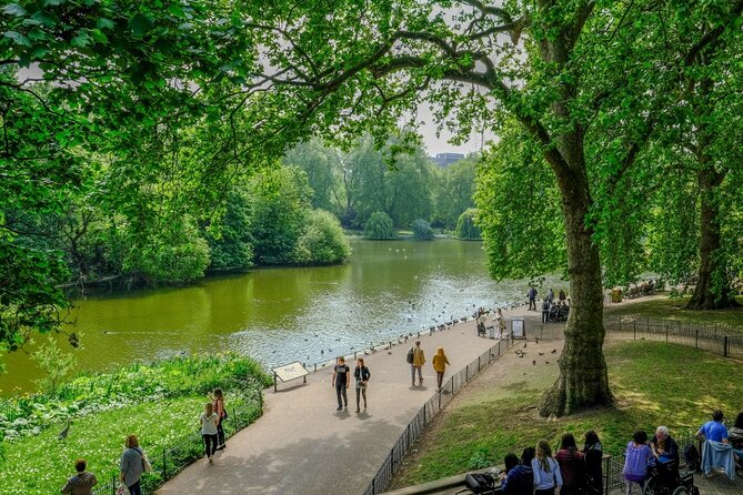 City Hike London (with Borough Market Lunchbreak) - Waterloo, the Thames, and the Banksy Tunnel shortcut