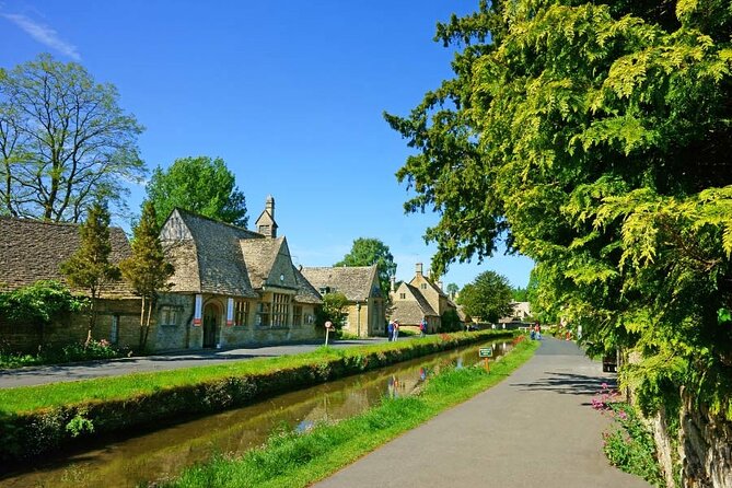 Cotswolds Countryside Tour by Coach: Villages, Views, and Lunch - Stop 2 Stow-on-the-Wold: Market Square, antiques, and stone charm by River Coln