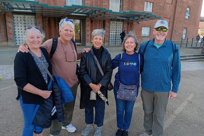 Daily Stratford Upon Avon Town Walking Tour with Local Guide - Getting Your Bearings: Gower Memorial to Henley Street