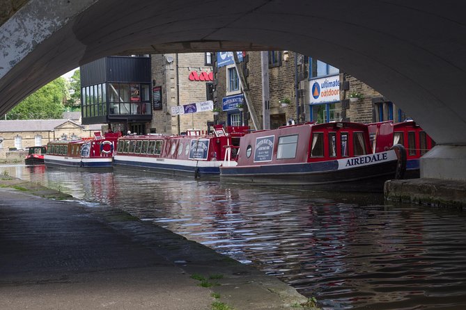 Day Boat Hire - Locks, Swing Bridges, and Why Teamwork Makes It Fun