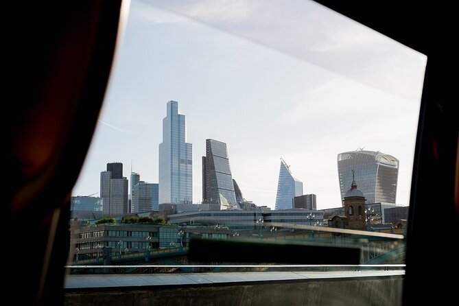 Discover London in a Panoramic Black Cab - Tower of London to Tower Bridge, plus Nelson’s Column drive-by