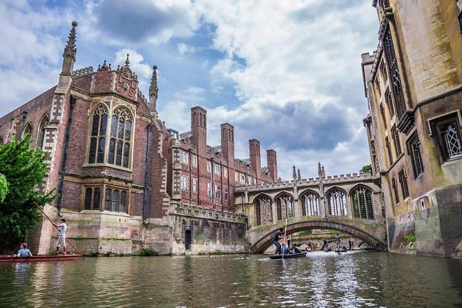 Discover Oxford and Cambridge with Guide from London by Coach - Why a Professional Guide Matters Here (More Than You Think)
