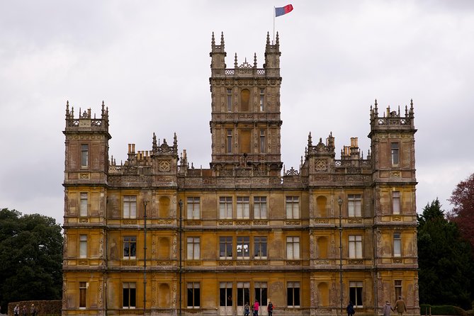 Downton Abbey and Highclere Castle Tour from London - Lunch and breaks: own-expense food and how to avoid the scramble